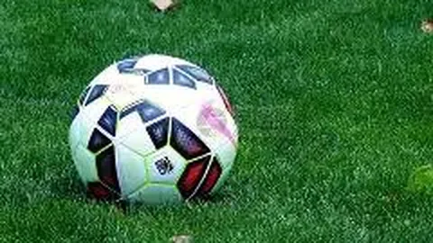 杨颖告别黄晓明红利，重返困境：昔日凤凰如今不如鸡？